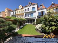 Pronjem exkluzivnho apartmnu 78 m2 s balkonem a vhledem do zahrad v centru Hradce Krlov.