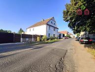 Prodej pod�lu ve v��i 3/4 rodinn�ho domu a pozemk� o v�m��e 3531 m2, okres Litom��ice, obec Zaho�any