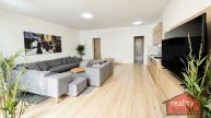 Prostorn� p��zemn� byt 1+kk, Nupaky, Praha v�chod