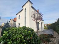 Pronjem tpodlan modern vily, zahrada, terasa, sklep, Praha Hostiva