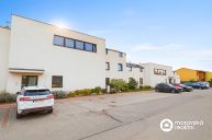 Nab�dka sm�ny bytu 2+kk s velk�m zast�e�en�m balkonem a parkov�n�m v Ivan�ic�ch