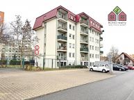 Pron�jem bytov� jednotky 3+kk, lod�ie, parkovac� st�n�, zahrada, Litom��ice, ulice Platanov�