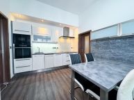 Pron�jem prostorn�ho bytu 2+1 (87m2) v centru Znojma, ulice Rudoleck�ho