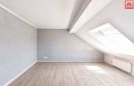 Prodej sv�tl�ho podkrovn�ho bytu 2+1 - 68m ,  plus sklep 8m,  po rekonstrukci