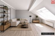 Prodej sv�tl�ho podkrovn�ho bytu 2+1 - 68m ,  plus sklep 8m,  po rekonstrukci