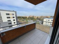 Sv�tl� byt 2+kk, balk�n, uzav�en� prostorn� gar�