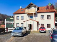 Byt, OV, 3+kk, plocha 49 m2, terasa 43 m2, parkov�n�, zahrada, sklep, obec Velem�n, ��st Oparno