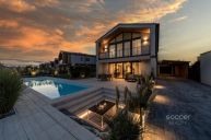 Prodej luxusn�ho rodinn�ho domu, 6+kk/T/L/G, P�edboj.