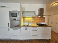 Pron�jem sv�tl�ho bytu 2+kk s balk�nem, 44 m2, Praha 4  Kr�, ul. To�it�