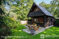 Prodej chaty 47m2, gar�, parkovac� st�n�