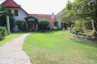 Nab�dka prodeje velmi zaj�mav� nemovitosti - rodinn�ho domu se samostatn�m  ateli�rem v Nov� ���i.