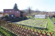 Pron�jem zahr�dky s chatkou v zahradn� kolonii D���n B�ezov�.