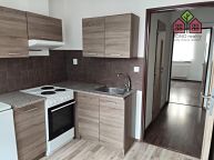 Bydlen� 1+1, pro jednu osobu, zv��en� p��zem�, spole�n� dvorek a sklep, Litom��ice, ulice Ple�iveck�