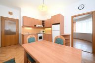 Pron�jem standardn�ho bytu 1+1 hned u stanice metra Palmovka, 42 m2, v�tah, 10 m2 sklep