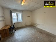 Pron�jem kancel��sk�ho prostoru nebo skladu