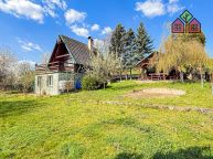 Chata, dispozice 3+1, plocha 72 m2, terasa, sklep, pergola, zahrada 351 m2, obec Velem�n,��st Oparno