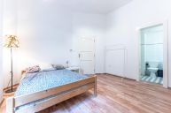 Klidn� za��zen� 2+kk v secesn�m dom� do vnitrobloku, 45 m2, Karl�n