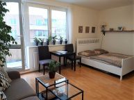 Dlouhodob� pron�jem bytu 1+kk s balkonem, 37 m2, Jan�rova, Praha 10 Stra�nice