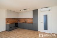 Pron�jem bytu 2+kk, 66 m2 Na Bul�nce 330, Ov��ry