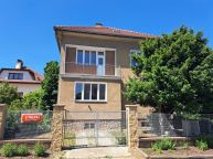 Pron�jem, Rodinn� d�m 5+kk 250 m2,  zahrada 585 m2 Praha - Stod�lky