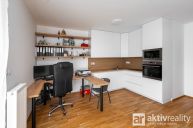 Pron�jem bytu 1+kk 38 m2, s gar�� a zahr�dkou, Praha - Mod�any
