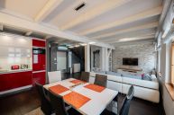 Prod�m mezonet do vnitrobloku 3+kk (2 odd�l.lo�nice), 2 koupelny, 95m2, Nov� M�sto, Praha 2