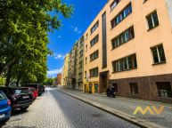 Pron�jem prostorn�ho bytu 3+1, 98 m2 s balkonem, Hradec Kr�lov� � ul. Nerudova.