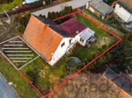 Patrov� rodinn� d�m s pozemkem 482 m2, obec Py�ely