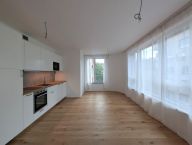 Pron�jem nov�ho neza��zen�ho bytu 1+kk, 34 m2, Praha 5