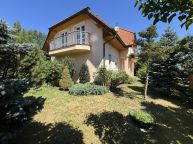 Prodej prostorn�ho rodinn�ho domu 6+1 s dvojgar��, terasou a kr�snou zahradou, Praha 6 - Lysolaje