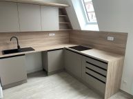 Nov� zrekonstruovan� byt 1+kk v Teplic�ch, Baarov� ulice