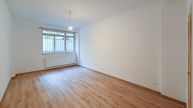 Pron�jem bytu 1+kk m2, 36m2, suter�n s v�hledem do vnitrobloku, Lond�nsk� ul., Praha 2, Vinohrady