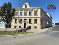 Modern� podkrovn� byt 2+kk s p�iznan�m tr�mov�m, �ir�� centrum m�sta Litom��ice, ulice Palachova.