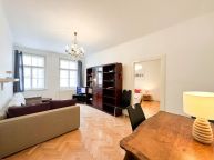 Pron�jem za��zen�ho bytu 2+1, 50m2, 2. patro, u Karlova mostu  Mal� strana, Mosteck� ulice