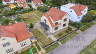 Prodej samostatn� stoj�c�ho rodinn�ho domu s velkou zahradou a gar��