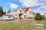 Prodej samostatn� stoj�c�ho rodinn�ho domu s velkou zahradou a gar��