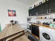 Pron�jem kr�sn�ho bytu s v�hledem na Prahu, 1+kk, Praha 4