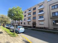 Pron�jem prostorn�ho bytu 3+1 s balkonem a gar�� v Hradci Kr�lov�