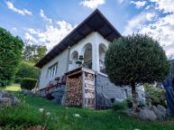 Rodinn� d�m s 2 bytov�mi jednotkami, velk�m pozemkem a unik�tn�m v�hledem na Po���� nad S�zavou