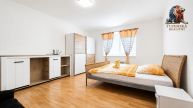 Zrekonstruovan� byt 1+1 s parkovac�m st�n�m, gril z�nou a zahradou v Sebranic�ch u Boskovic.