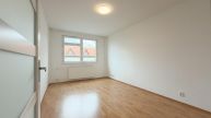 Pron�jem bytu 1+kk, cca 25m2, 7.patro, v�tah, pr�delna,  ��msk� ulice, Praha 2, Vinohrady