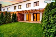 Nadstandardn� �adovka 5+kk v Ro�nov� � dubov� podlaha, klimatizace, 2 auta