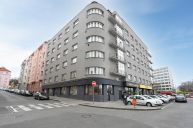 Pron�jem NEZA��ZEN�HO standardn�ho bytu 1+1 hned u stanice metra Palmovka, 42 m2, v�tah, 10 m2 sklep