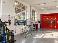 Pron�jem autolakovny 300 m2 a parkovac� st�n�, Sv�tice u ���an