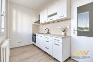 Pron�jem bytu 1+1, 38 m2 s lod�i� na mezipat�e � Hradec Kr�lov�, ul. �tef�nikova.