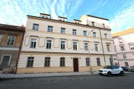Prodej nov� zrekonstruovan�ho 2+kk, 28 m2, Praha 5 - Sm�chov, v historick�m �in�ovn�m dom�