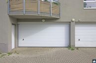 2 parkovací stání v samostatné garáži, 26m2