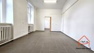 Pronjem kancele, 30 m2, Praha  Uhnves, nm. Brat Jandus