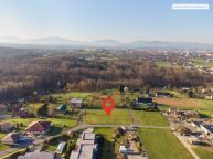 Slunn� stavebn� pozemek v obci Sedli�t�