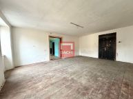 Prodej bytov jednotky 6+1 ,154 m2, + pda cca 150 m2,  Lipnk nad Bevou, ulice Hvzdn